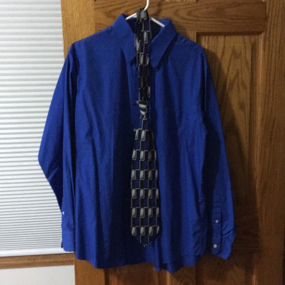Long sleeve button down blue shirt with tie - Picture 2 of 4